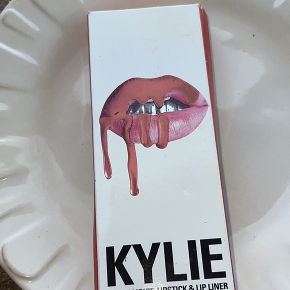💕🌙Kylie Cosmetics Dirty Peach Lip Kit - Picture 9 of 13